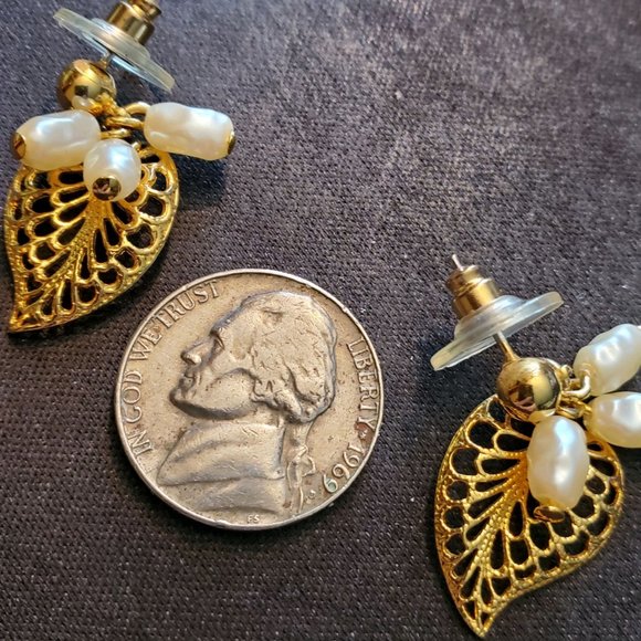 Avon Gold Leaf & Faux Pearl Bead Earrings - Picture 5 of 6